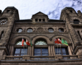 Les maires auront la capacité de promulguer certains règlements, même si seulement une minorité de conseillers municipaux sont en faveur et de nommer des membres du personnel de haut niveau au sein de la bureaucratie municipale. &mdash; Photo : Archives/Le Droit