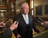 Le premier ministre ontarien Doug Ford, en mêlée de presse à Queen's Park. &mdash; Photo : Émilie Gougeon-Pelletier/Le Droit