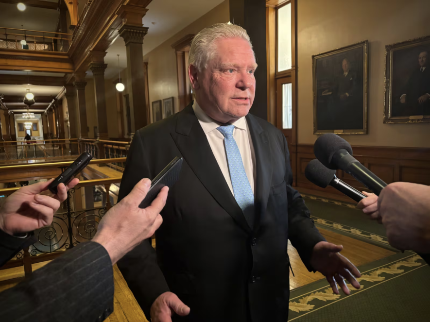 Le premier ministre ontarien Doug Ford, en mêlée de presse à Queen's Park. &mdash; Photo : Émilie Gougeon-Pelletier/Le Droit