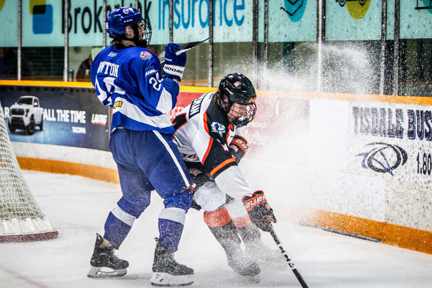 Une très mauvaise pénalité de Ty McKay des Lumberjacks à 18:35 de la troisième période pour avoir fait trébucher a mené, 38 secondes plus tard, « malheureusement », au quatrième but des locaux — le but égalisateur de Cameron Shanks, son deuxième de la partie — forçant ainsi la prolongation. &mdash; Photo : Lumberjacks/web