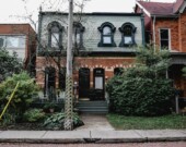 Les projections n’indiquent rien de bon pour les besoins en logement au Canada dans les prochaines années. Le simple fait de construire ne suffit pas, en particulier pour loger des familles à faible revenu. Photo prise à Toronto.  &mdash; Photo : Eva Bronzini – Pexels