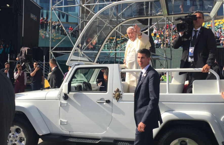 Le pape François lors de son arrivée au Commonwealth Stadium d’Edmonton le 26 juillet 2022. &mdash; Photo : Vienna Doell – Le Franco (Archives)