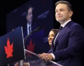 Le chef du Parti conservateur Pierre Poilievre se présente dans la circonscription albertaine de Battle River–Crowfoot. &mdash; Photo : Inès Lombardo – Francopresse