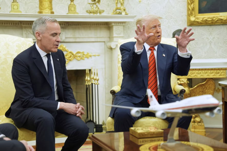 La première rencontre entre le premier ministre Mark Carney et le président Donald J. Trump, lundi le 5 mai 2025, dans le bureau ovale. &mdash; Photo : CTVNews/web