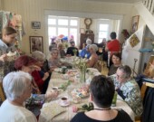 Le thé du musée réunit la communauté pour célébrer les mamans en musique, en mots et en douceurs.  &mdash; Photo : Ndery Dione