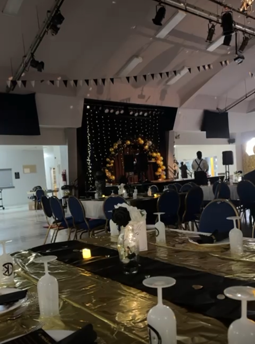 Rassemblant les étudiants des trois campus, Timmins, Hearst et Kapuskasing, l’évènement s’est tenu au Centre des loisirs de Kapuskasing dans une ambiance élégante, chaleureuse et festive. &mdash; Photo de courtoisie
