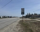 70 KM/H… Mais la bosse sur la voie ferrée reste un passage très brutal. &mdash; Photos : Renée-Pier Fontaine