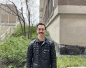 Justin Labelle effectue son doctorat à l’Université de Montréal. Sa recherche s’est transformée en une aventure qui l’a mené à rencontrer plusieurs francophones en situation minoritaire. &mdash; Photo : Marianne Dépelteau – Francopresse