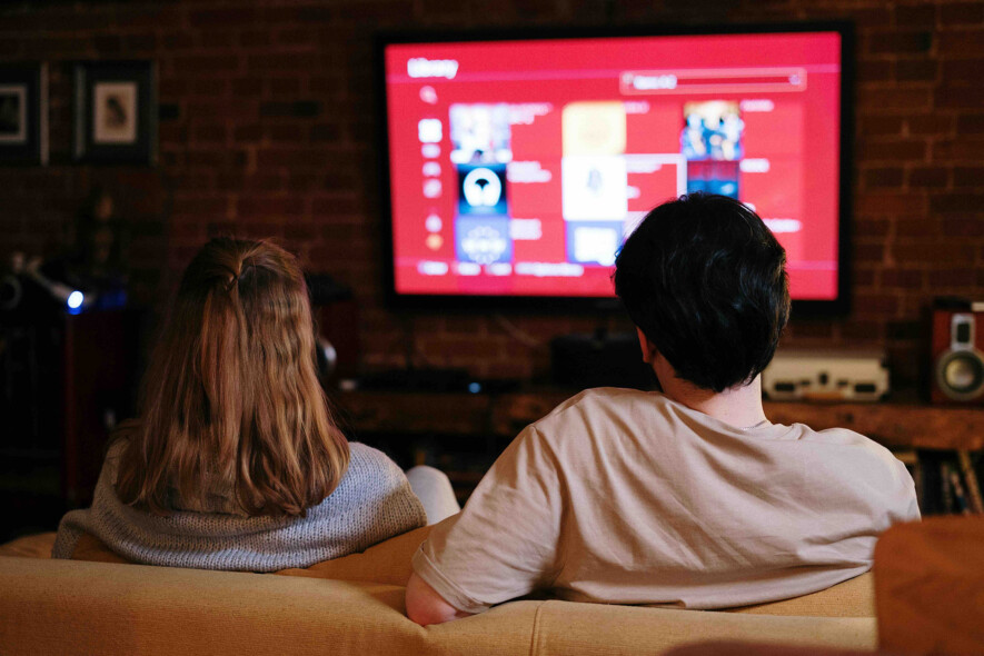 Les producteurs francophones demandent plus de règlementation afin de protéger la production de contenu francophone. D’autres intervenants ont demandé l’inverse au CRTC. &mdash; Photo : Cottonbro Studio – Pexels
