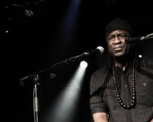 Élage Diouf sur scène &mdash; Photo : Mouhamadou Seck