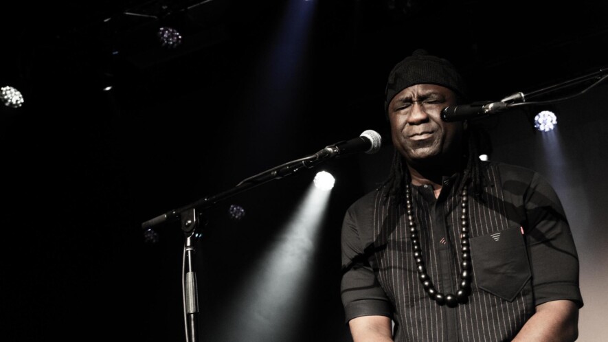 Élage Diouf sur scène &mdash; Photo : Mouhamadou Seck