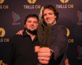 Marc-Antoine Joly (à gauche) repart du Gala Trille Or 2025 avec quatre prix, dont celui de Prise de son et mixage avec Simon Joly pour l’album Deuil.  
