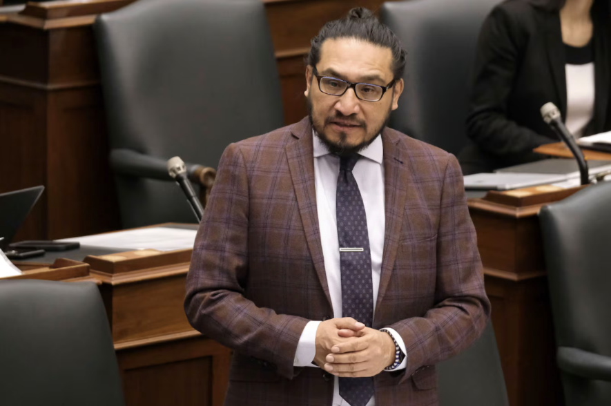 Sol Mamakwa, seul député provincial membre des Premières Nations en Ontario.  &mdash; Photo : Patrick Woodbury/Archives Le Droit