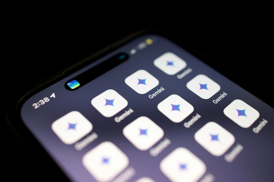 Google s’apprête à inonder ses services avec son grand modèle de langage, Gemini. &mdash; Photo : Solen Feyissa – Unsplash