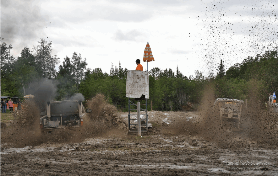 Les courses de vendredi et samedi se sont tenues sur un circuit boueux. Camions et VTT ont roulé dans des conditions variables, entre averses et éclaircies.  &mdash; Photo : Francine Savoie-Jansson