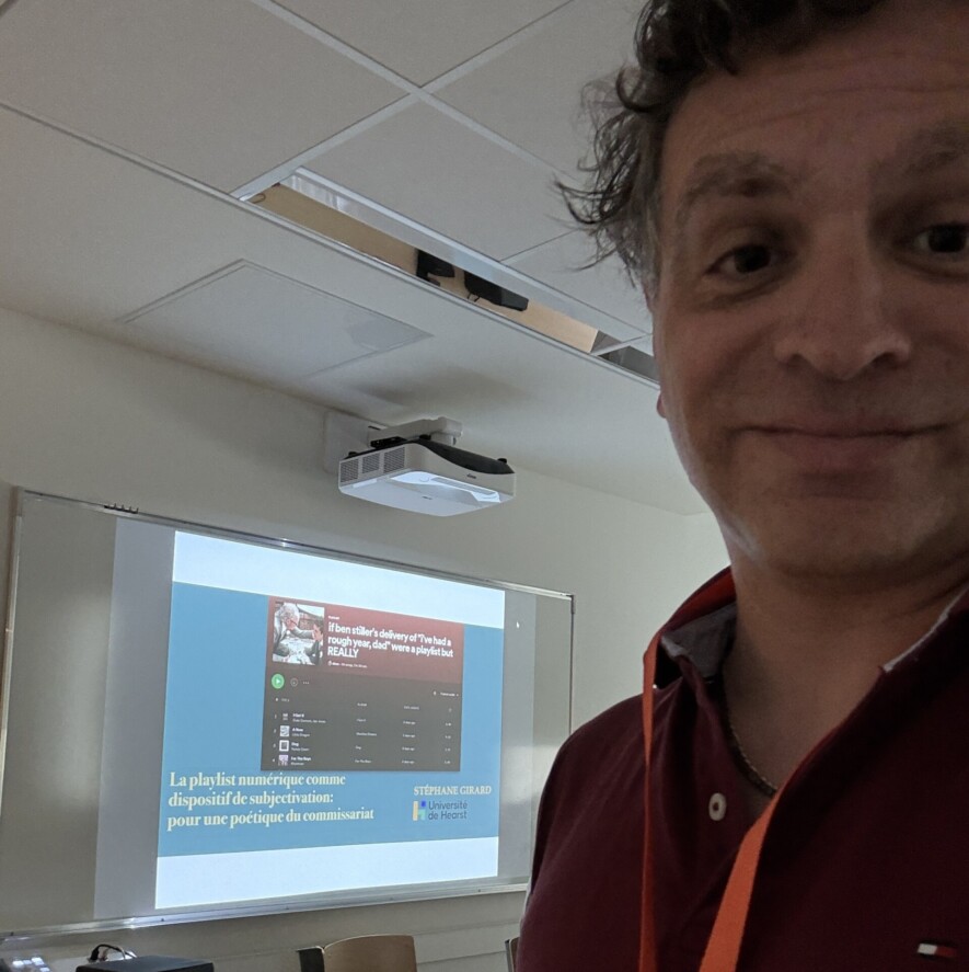 Stéphane Girard, professeur au programme de Sciences humaines et sociales interdisciplinaires, s’est envolé vers la capitale française pour présenter ses recherches lors de la conférence « Enregistrer les musiques populaires », organisée par l’Université Sorbonne Nouvelle. &mdash; Photo de courtoisie