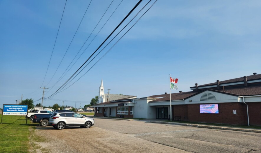 Le centre communautaire de Val Rita-Harty bénéficiera d’une cure de jeunesse grâce à un investissement de 201 628 $ consenti par la province de l’Ontario, par l’intermédiaire de la Société de gestion du Fonds du patrimoine du Nord de l’Ontario (SGFPNO). &mdash; Photo : NOHFC/Web