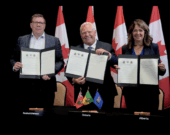 Signée par les premiers ministres Doug Ford (Ontario), Danielle Smith (Alberta) et Scott Moe (Saskatchewan), cette entente prévoit la construction de nouveaux pipelines, de voies ferrées et d’un port en eau profonde dans la baie James.  &mdash; Photo : FordNation/Facebook