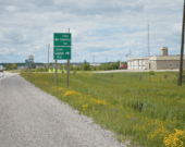 Au cours des dernières années, plusieurs plaintes et demandes d’informations ont été présentées au conseil municipal de Mattice-Val Côté par la greffière, de la part d’un couple qui réside sur le chemin Gagnon. Considérée comme une route d’été, dont l’entretien se limite du 1er juin au 15 octobre, elle n’est donc pas entretenue l’hiver et la Municipalité n’y fait pas la collecte de déchets, par exemple. &mdash; Photo : Renée-Pier Fontaine