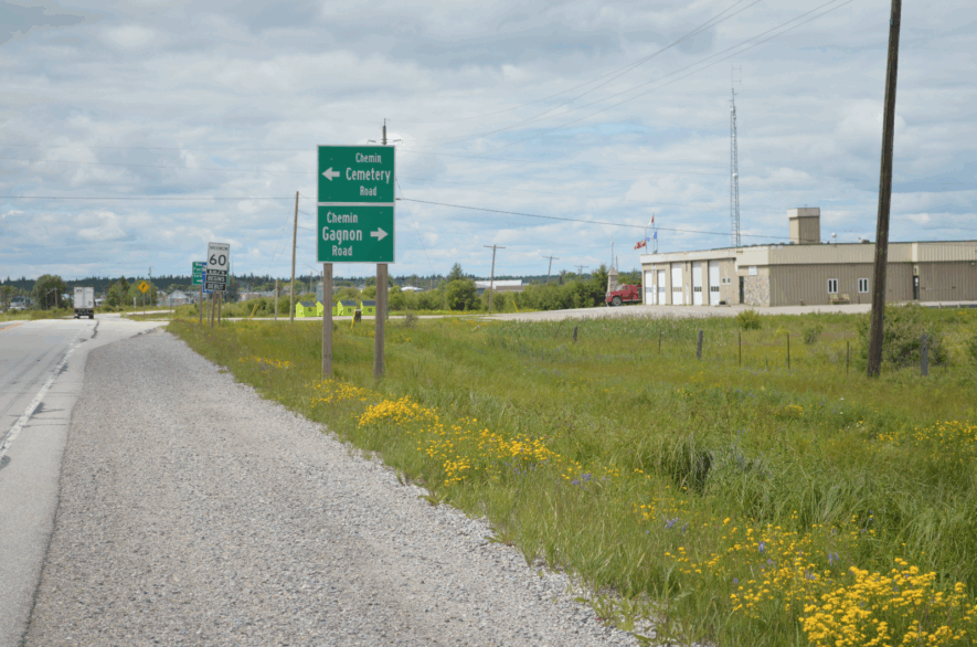 Au cours des dernières années, plusieurs plaintes et demandes d’informations ont été présentées au conseil municipal de Mattice-Val Côté par la greffière, de la part d’un couple qui réside sur le chemin Gagnon. Considérée comme une route d’été, dont l’entretien se limite du 1er juin au 15 octobre, elle n’est donc pas entretenue l’hiver et la Municipalité n’y fait pas la collecte de déchets, par exemple. &mdash; Photo : Renée-Pier Fontaine