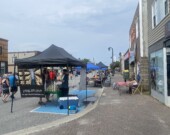 L’évènement a réuni de nombreux habitants, curieux et clients, venus découvrir les produits d’entreprises locales dans une ambiance conviviale. &mdash; Photo : Ndery Dione