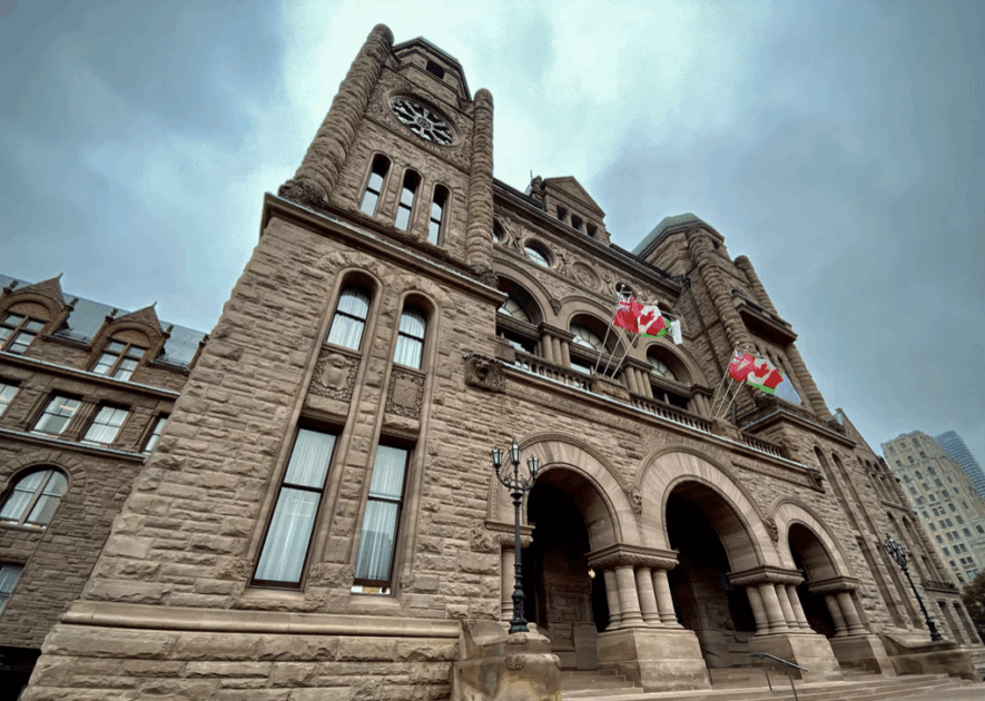 Des députés provinciaux passent la journée à Queen’s Park mardi pour étudier, article par article, le projet de loi du gouvernement de Doug Ford visant à encadrer les inconduites au sein des conseils municipaux.  &mdash; Photo : Le Droit, Émilie Pelletier/Le Droit, Émilie Pelletier