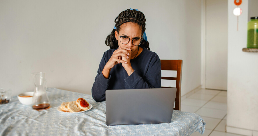 L’être humain est une créature sociale. La solitude peut avoir des effets néfastes sur la santé mentale. Est-ce que l’intelligence artificielle offre des solutions efficaces?  &mdash; Photo : Helena Lopes – Pexels 