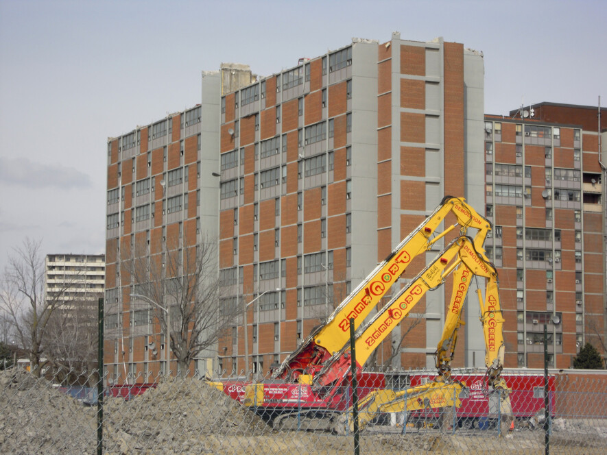 Selon la Commission canadienne des droits de la personne, «le droit à un logement adéquat est un droit fondamental pour tous et toutes au Canada».  &mdash; Photo : Wikimedia Commons, Peter Dickinson 