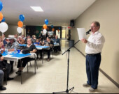 Le maire Marc Dupuis devant les participants au 50e anniversaire de Mattice pour prononcer son discours lors de la célébration &mdash; Photo de courtoisie