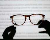Avoir accès à de la bonne information permet d’avoir une vision plus juste de la société dans laquelle nous vivons.  &mdash; Photo : Shiona Das – Unsplash