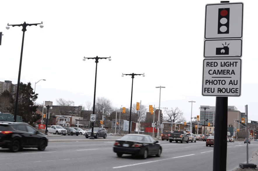 Le gouvernement ontarien déposera un projet de loi, le mois prochain, pour interdire l’utilisation de radars photo dans la province.  &mdash; Patrick Woodbury/Archives Le Droit