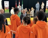 À Orléans, le ministre Paul Calandra, accompagné des députées Marie-France Lalonde et Mona Fortier, annonce un investissement de 523 M$ pour soutenir l’éducation en français et protéger l’identité franco-ontarienne. &mdash; Photo : Paul Calandra/Facebook
