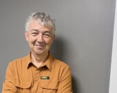 Lors de notre rencontre, il nous a décrit ses émotions face à cet honneur, tout en rappelant que c’est grâce à son engagement de plus de trois décennies dans le milieu de l’éducation et au service de la francophonie ontarienne qu’il a reçu cette reconnaissance. &mdash; Photo : Ndery Dione - Le Nord