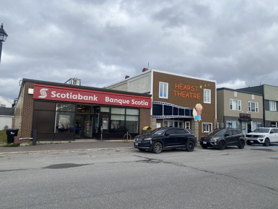 Tout comme le Hearst Théâtre, dont la propriétaire avait annoncé la fermeture à partir du mois d’octobre, la Banque Scotia de Hearst sera transférée à Kapuskasing. &mdash; Photo : Ndery Dione