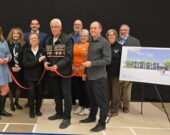 Le maire de la Ville de Hearst, Roger Sigouin, a assisté à la journée portes ouvertes de l’École publique Passeport Jeunesse pour souligner l’inauguration officielle de nouvelles salles de classe, après quelques mois de rénovations. &mdash; Photo : Ndery Dione