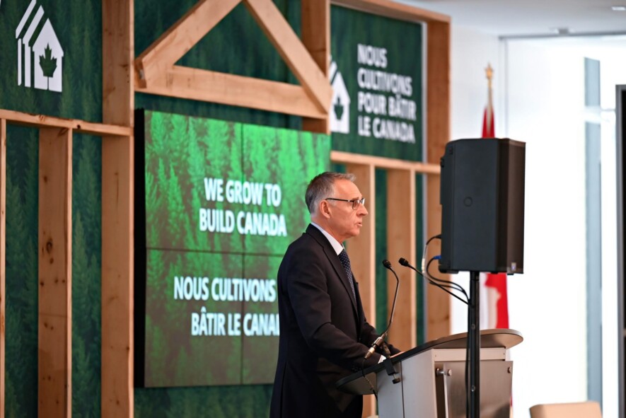 Tel qu’il l’a indiqué sur sa page Facebook, le député Gaétan Malette a assisté à la conférence et à la réception 2025 de l’Association des produits forestiers du Canada (APFC). &mdash; Photo : Gaétan Malette/Facebook