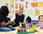 Le ministre a profité de la Semaine nationale des éducateurs et éducatrices de la petite enfance, comme il l’a indiqué sur sa page Facebook, pour rendre hommage aux professionnels dévoués de l’éducation de la petite enfance, qui se présentent chaque jour avec engagement, patience et un profond sens des responsabilités. &mdash; Photo : Paul Calandra/Facebook
