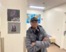 Maurice Narcisse se tient à l’extérieur des salles de classe du campus de Hearst pour exprimer sa fierté durant la célébration du Mois de l’histoire des Noirs. &mdash; Photo : Ndery Dione - Archives/Le Nord