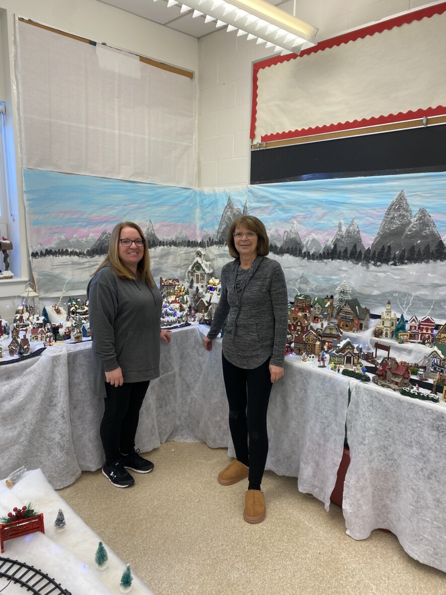 Linda Leroux et sa fille, Tania Villeneuve, sont fières de leur projet, une belle cause pour toute la communauté. &mdash; Photo : Ndery Dione