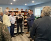 Le député provincial est avec les deux maires de la municipalité de Hearst et Mattice-Val-Côté. &mdash; Photo : Ndery Dione