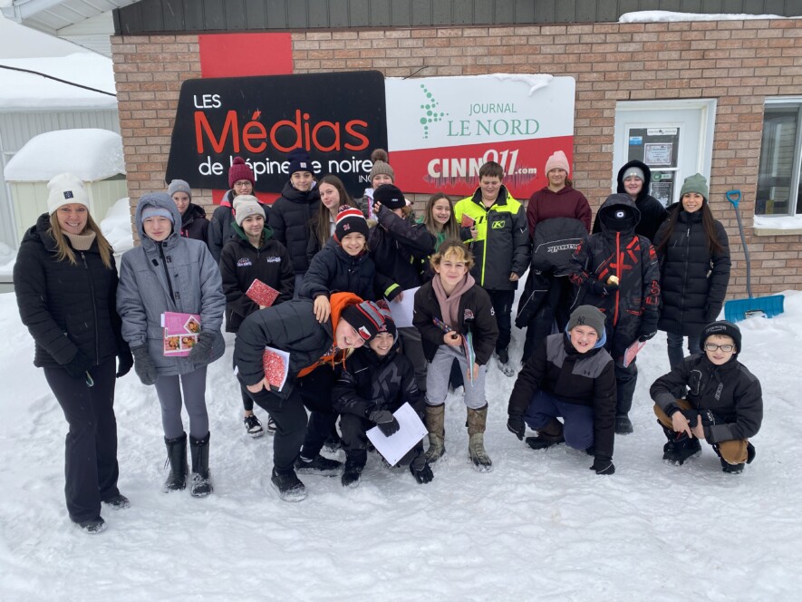 Les élèves de 7e année de Mme Mélissa Bondu sont venus participer à la Radio Académie sur les ondes de CINN 91,1. &mdash; Photo : Ndery Dione