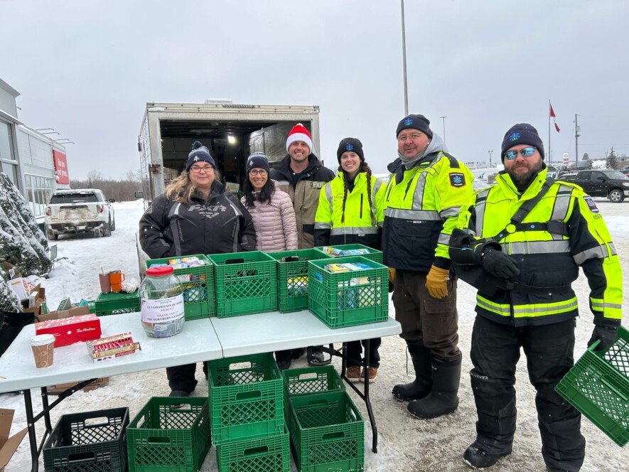 Jean Martel est à l’Indépendant avec ses équipes pour la collecte de denrées. &mdash; Photo : Jean Martel/Facebook