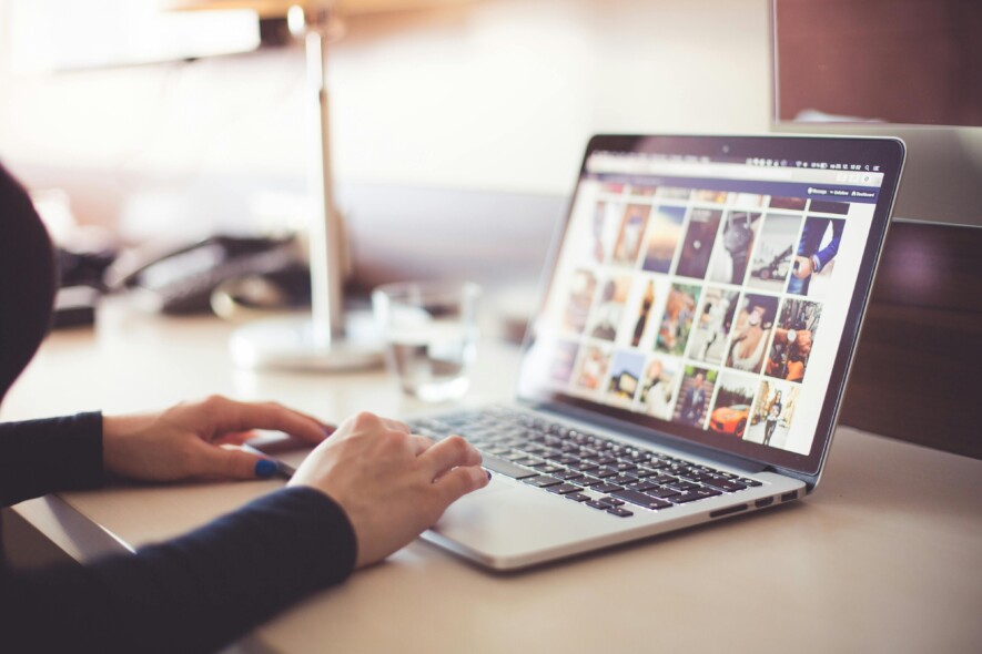 Alors que le web est de plus en plus peuplé de fausses images et de fausses vidéos produites par des outils d’intelligence artificielle, l’esprit critique et la capacité à au moins pouvoir reconnaitre une image douteuse sont des habiletés essentielles.  &mdash; Photo : Picjumbo – Pexels 