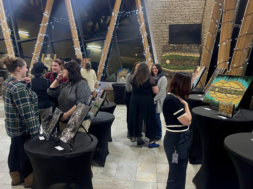 Le Centre Inovo de Hearst a accueilli beaucoup de monde venu visiter l’exposition. &mdash; Photo : Ndery Dione