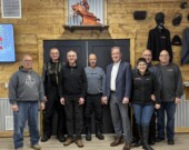 Le député conservateur Gaétan Malette lors de sa visite au Club de motoneige de Moonbeam (Club des As) aux côtés de George Pirie, député provincial de Timmins et ministre du Développement et de la croissance économique du nord de l’Ontario. &mdash; Photo : Gaétan Malette/Facebook