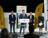 Le ministre Stan Cho a indiqué sur sa page Facebook qu’en investissant dans les organismes locaux d’arts et de culture, «nous protégeons l’Ontario en soutenant les personnes et les lieux qui rendent nos communautés et notre province plus fortes». &mdash; Photo : Stan Cho/Facebook