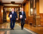 Le ministre des Finances, Peter Bethlenfalvy, aux côtés du premier ministre, Doug Ford, en route pour présenter le budget 2026 à Queen’s Park (l’Assemblée législative de l’Ontario). &mdash; Photo : Peter Bethlenfalvy/Facebook