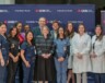 La vice-première ministre et ministre de la Santé, Sylvia Jones, est entourée de professionnels de la santé lors de son annonce au Centre de cancérologie Princess Margaret. &mdash; Photo : Sylvia Jones/Facebook