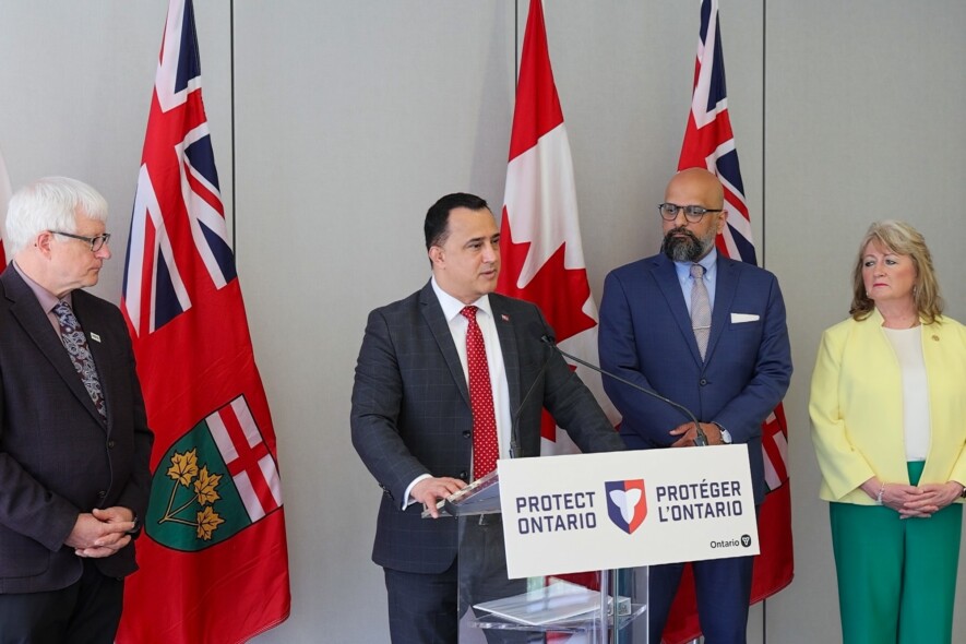 Le ministre Michael Parsa lors de l’annonce de ces changements proposés. &mdash; Photo : Michael Parsa/Facebook