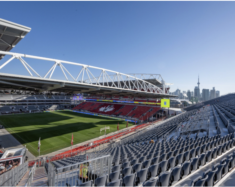 Comme l’a indiqué le premier ministre sur sa page Facebook à la suite de la visite inaugurale, cette installation servira de centre d’entraînement officiel pour la Coupe du Monde de la FIFA 2026, avant de devenir un carrefour communautaire permanent destiné à soutenir la prochaine génération d’athlètes ontariens. &mdash; Photo : FordNation/Facebook